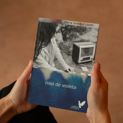  La trilogía "Miel de Violeta" narra tres generaciones de mujeres, desde un pueblo español hasta Nueva York. "La Melera del Beato" combina realismo mágico y espiritualidad. "Días de Luna" explora la Guerra Civil y "Todas las Muertes de Paz Weissmann" sigue a una niña en la dictadura franquista. Celebra la resiliencia femenina.