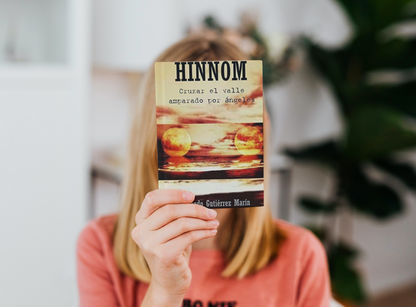 Oferta del libro HINNOM: Cruzar el valle amparado por Ángeles de Fernando Gutiérrez Marín Hospital Universitario Marqués de Valdecilla, Santander, marzo del año 2019. A través de esta historia de superación real, el protagonista se enfrenta a una experiencia cercana a la muerte, la cual, produce una tajante remodelación en su estilo de vida. Relata en primera persona y cronológicamente la pugna por salir del centro universitario: Vivo.